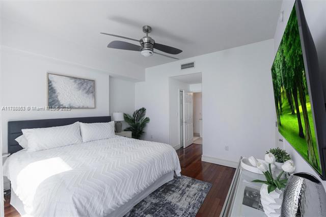 Building Photo - 6515 Collins Ave