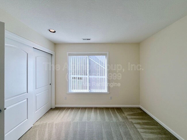 Building Photo - 351 NW Kotrik Pl