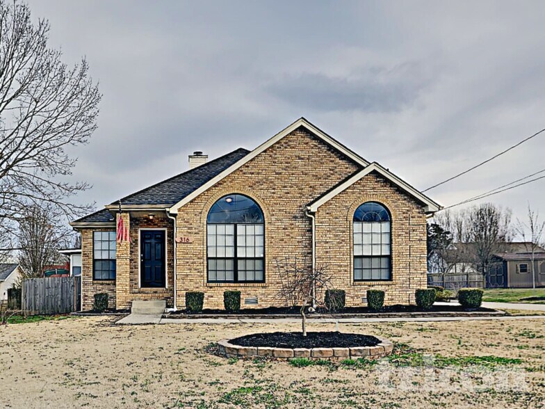 Building Photo - 316 Pine Ridge Ln