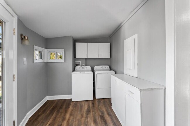 Building Photo - 108 E Magruder St