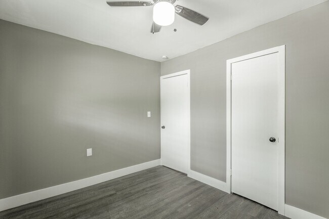 Building Photo - 1100 S Willow