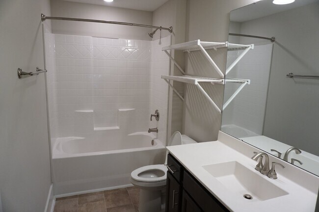 Building Photo - 4BR/3.5BA Home in the Gated Community of R...