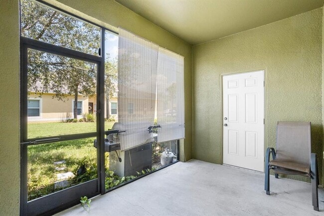 Building Photo - 2044 Hawks View Dr