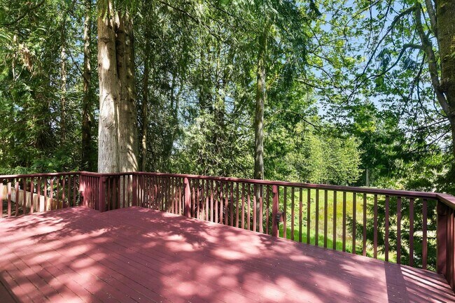 Building Photo - 3 Bedroom Sammamish Rambler in Quiet Cul d...