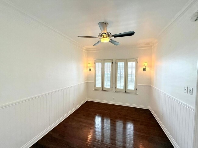 Building Photo - Very Unique Spacious sleek One Bedroom - O...