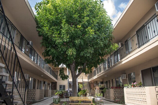 Building Photo - 445 E Verdugo Ave