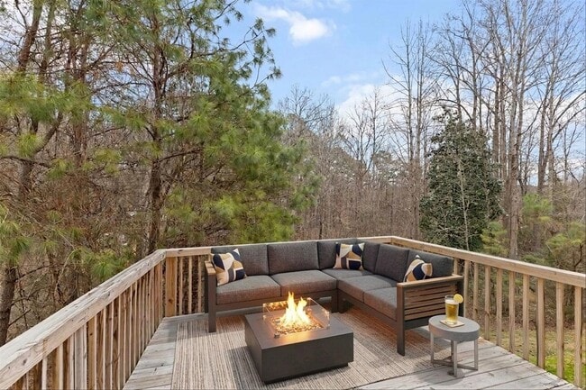 Building Photo - **3bd/2.5ba Townhome in Magnolia Woods**