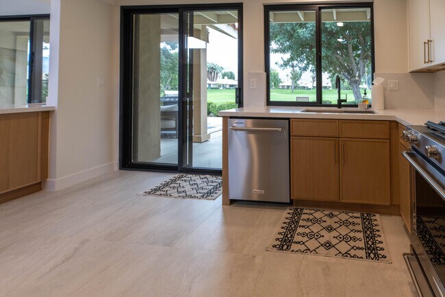 Building Photo - 179 Gran Via