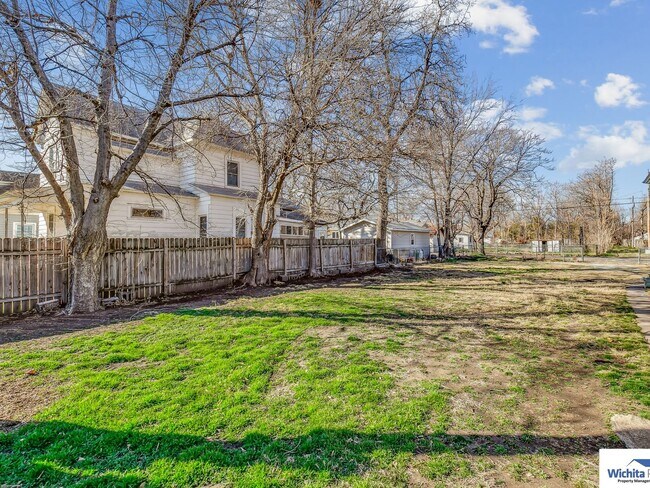 Building Photo - 3 bedroom 1.5 bath home