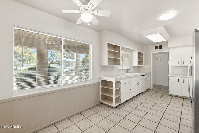 Building Photo - 6839 E Montecito Ave