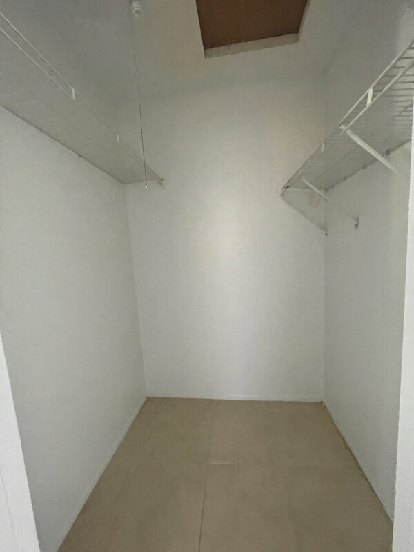 Building Photo - 1537 Barbarie Ln