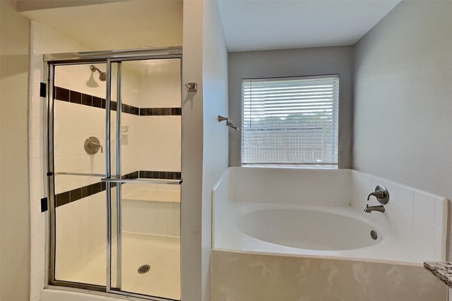 Building Photo - 1327 Coppercrest Dr