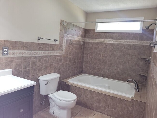 Building Photo - 211 Marsh Hen Ct