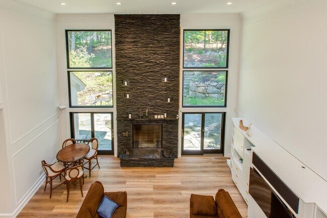 Building Photo - 145 Edgewater Dr