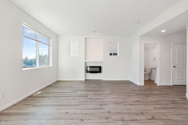 Building Photo - Like-New Tumwater Hill Home with A/C - 3 beds, 2.5 baths