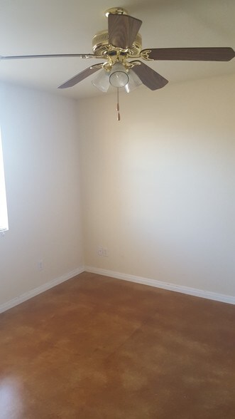 Building Photo - 2249 Ridgeview Dr