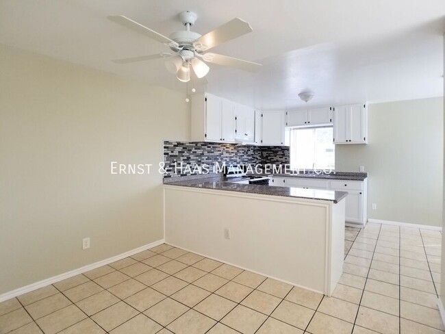 Building Photo - Beautiful 3 Bedroom 2 Bath Top Floor Condo...