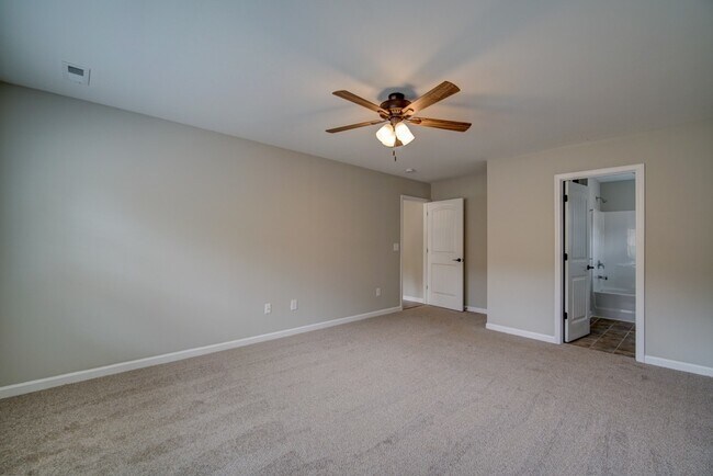 Building Photo - Lovely 3 BR, 2 BA Ranch Home, 2 Car Garage...