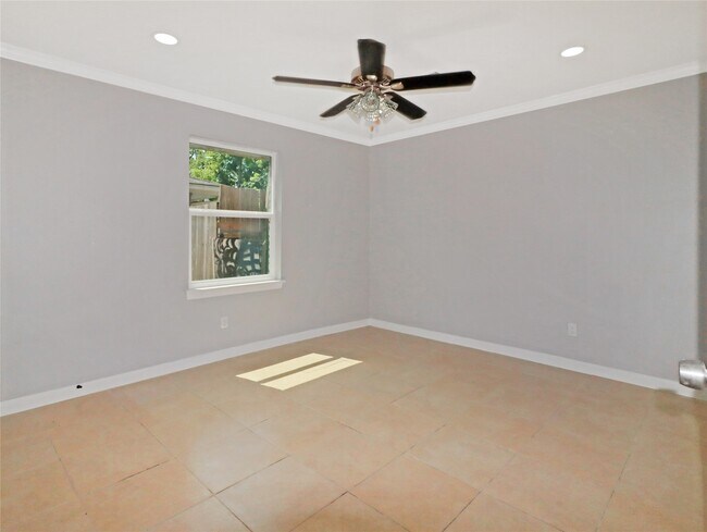 Building Photo - 8711 Shadow Crest St
