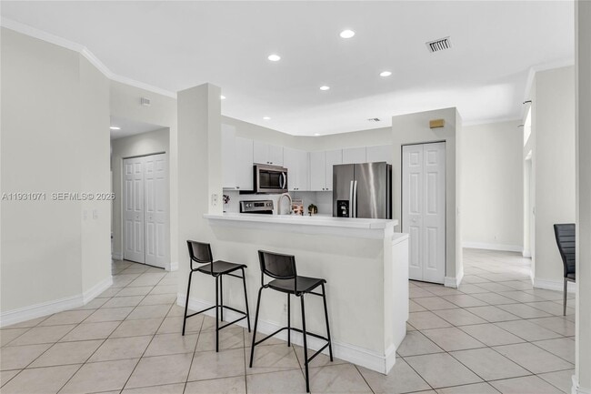 Building Photo - 1579 Banyan Way