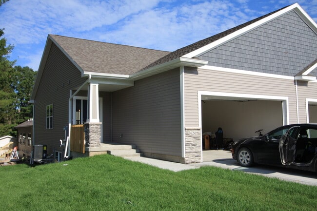 Building Photo - 426 Sunflower Dr