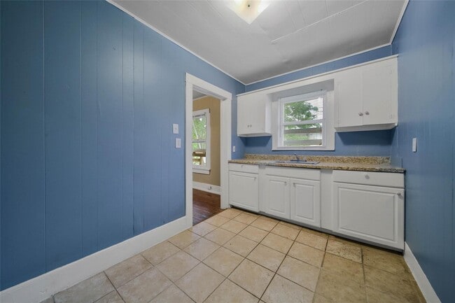 Building Photo - 3301 Dennis St