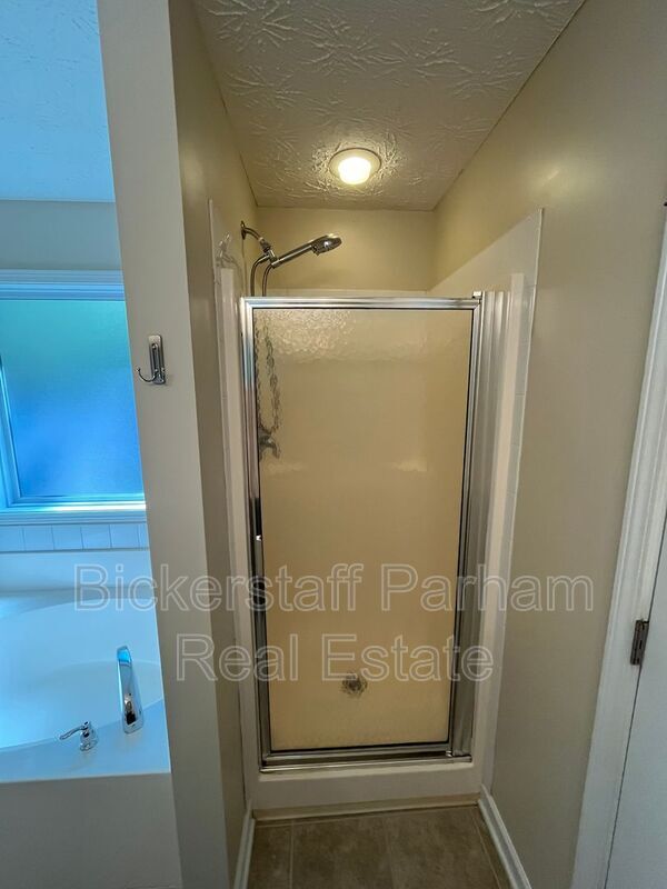 Building Photo - 14 Brentwood Dr