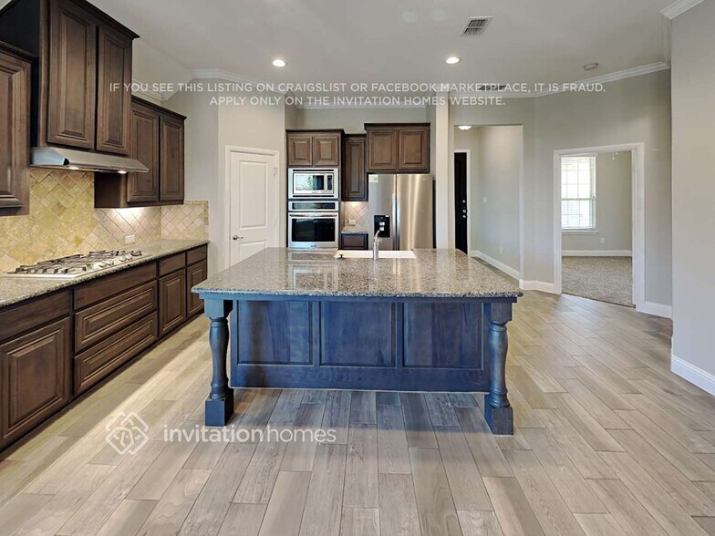 Building Photo - 700 Boardwalk Way