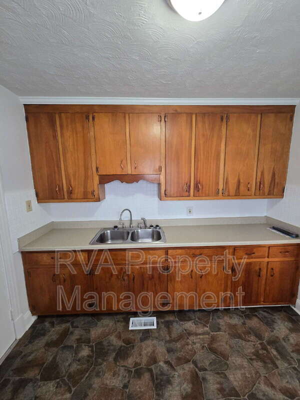 Building Photo - 1601 Albany Ave