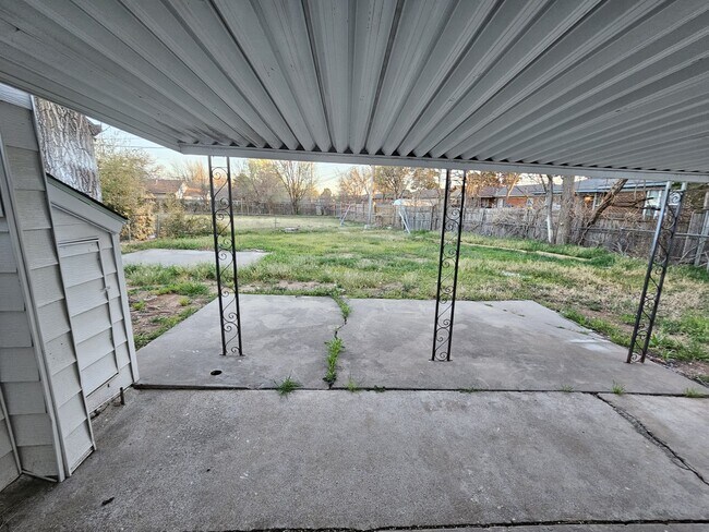 Building Photo - 2505 NW Lincoln Ave