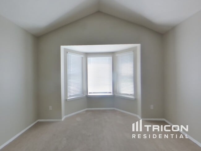 Building Photo - 7815 Snowberry St NW