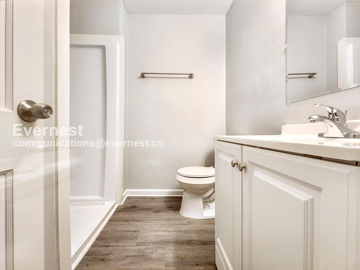 Building Photo - 2672 Northview Ave