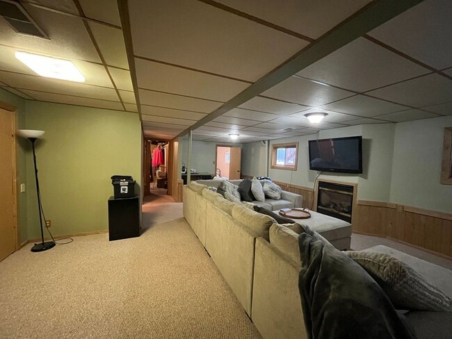 Building Photo - Beautiful 3 Bedroom / 2 Bath on 7 Acres!