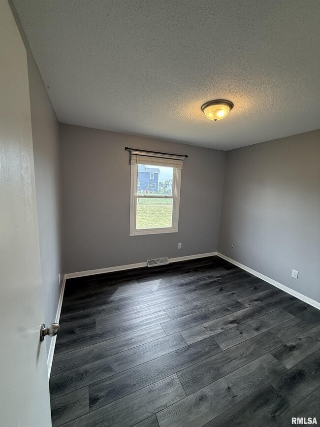 Building Photo - 2843 High Point Dr