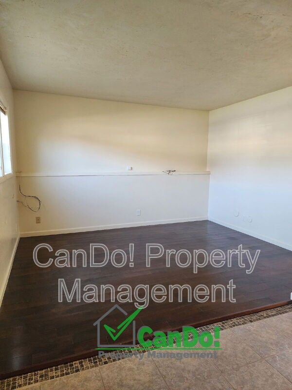 Building Photo - 260 Carol Dr