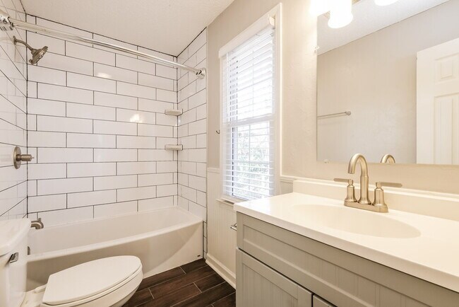 Building Photo - 28 Peggy Ct NW