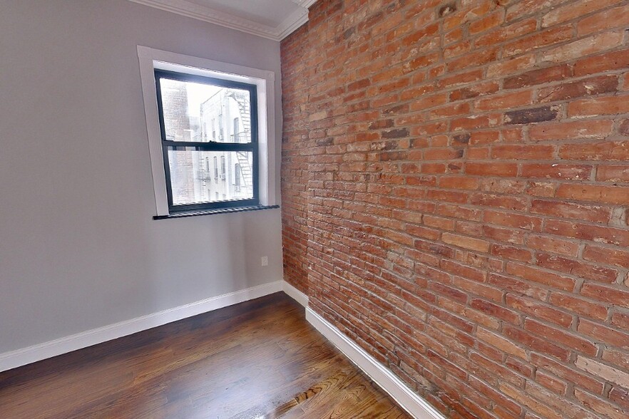 Building Photo - 72 W 108th St