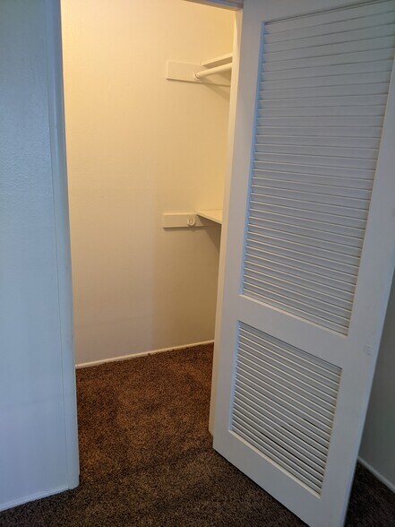 Walk-in Closet 2 - 3334 N Fruit Ave