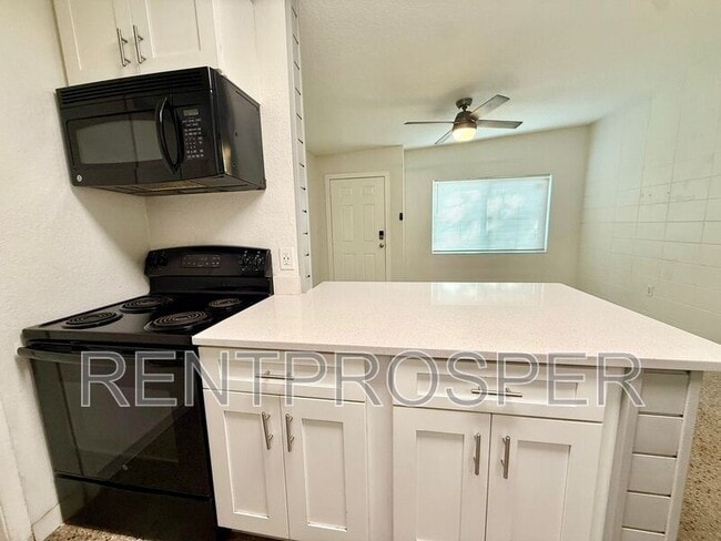 Building Photo - 221 Concord Dr