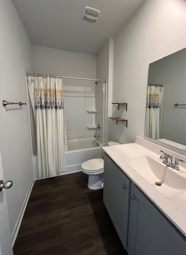 Building Photo - Stunning, Pet Friendly Home!