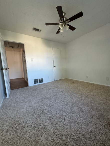 Building Photo - 1026 Almond Cir