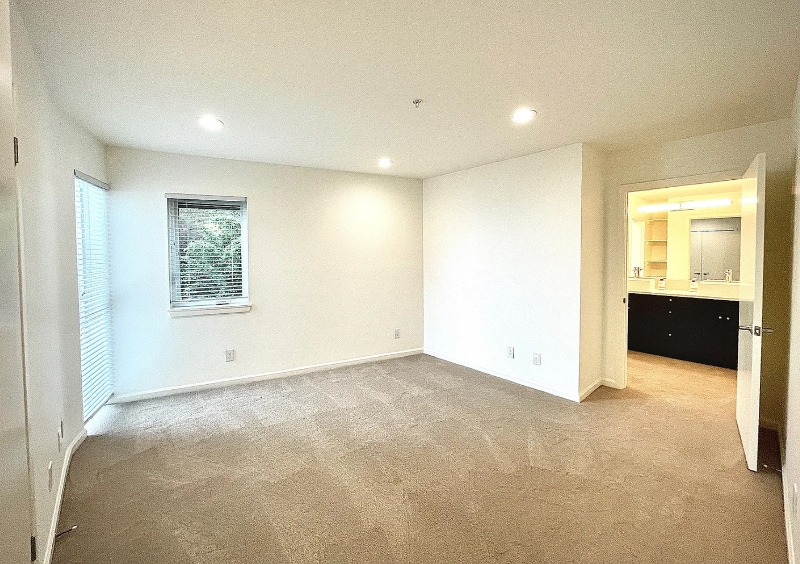 Building Photo - 1402 Alki Ave SW