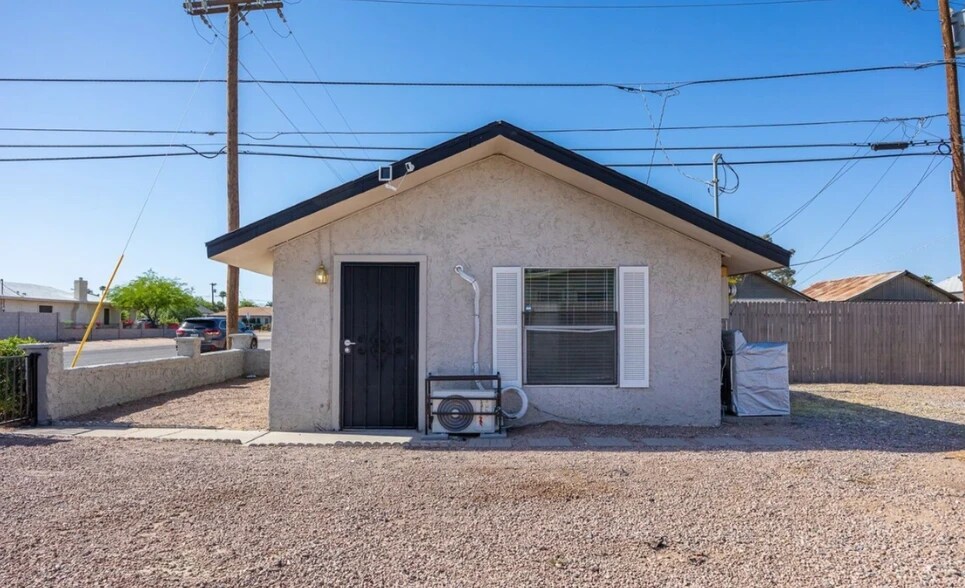 Building Photo - 809 N Arbor Ave