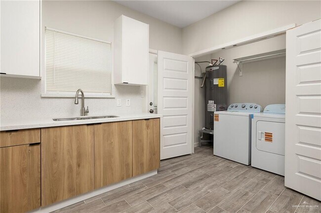 Building Photo - 15 Selena St