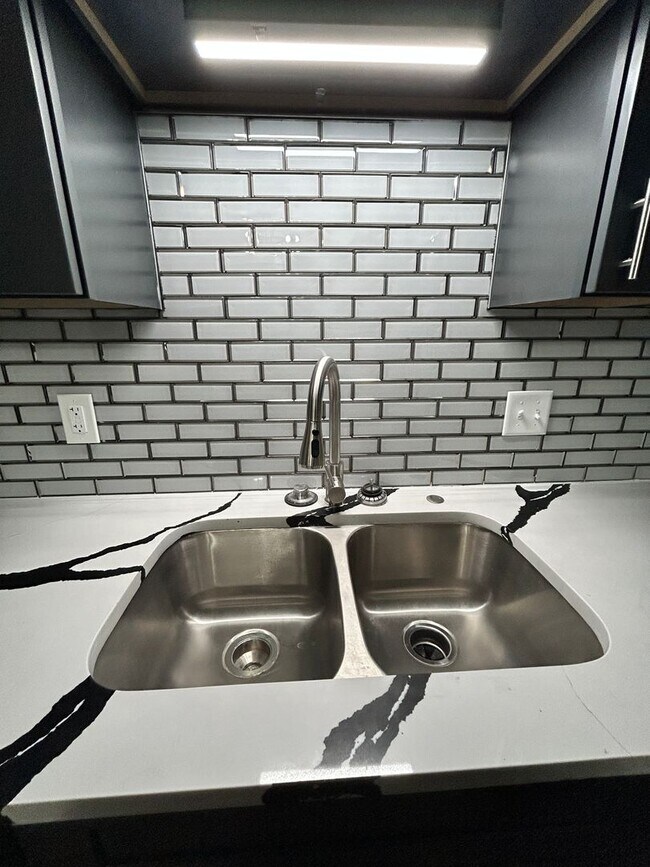 Building Photo - Unique two bedroom 1 1/2 bath with additio...