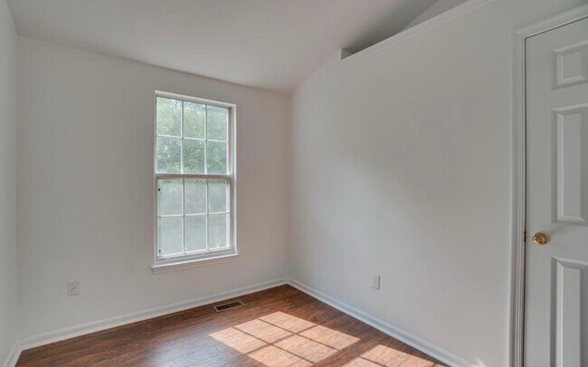 Building Photo - 16965 Monmouth Ct