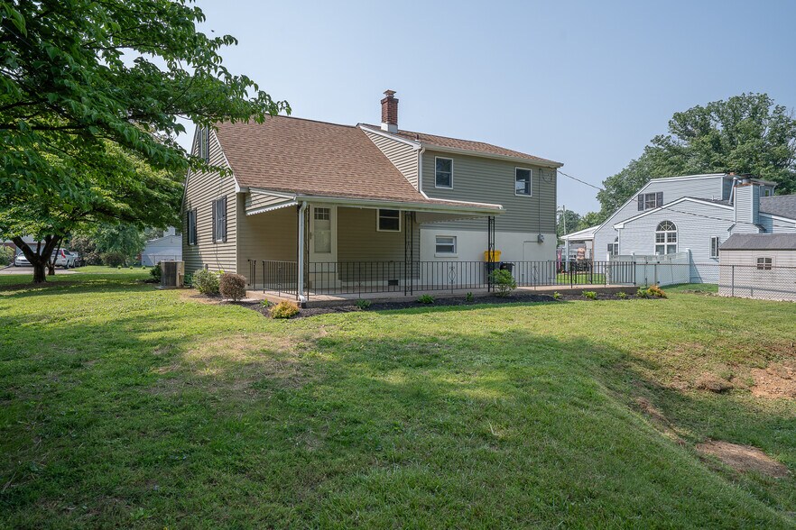 Building Photo - 503 Poplar Rd