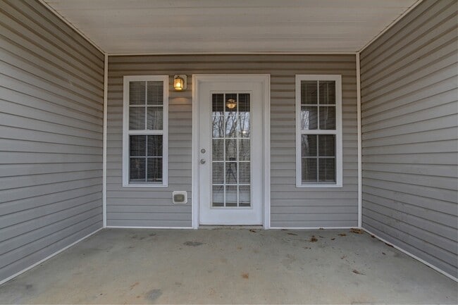 Building Photo - 299 Raleigh Dr