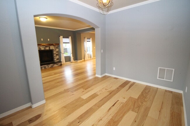 Building Photo - Beautiful 3bdrm 3bath home in Gold Hill Mesa