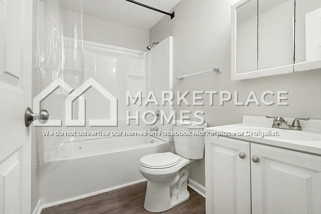 Building Photo - 939 Redford Dr SE